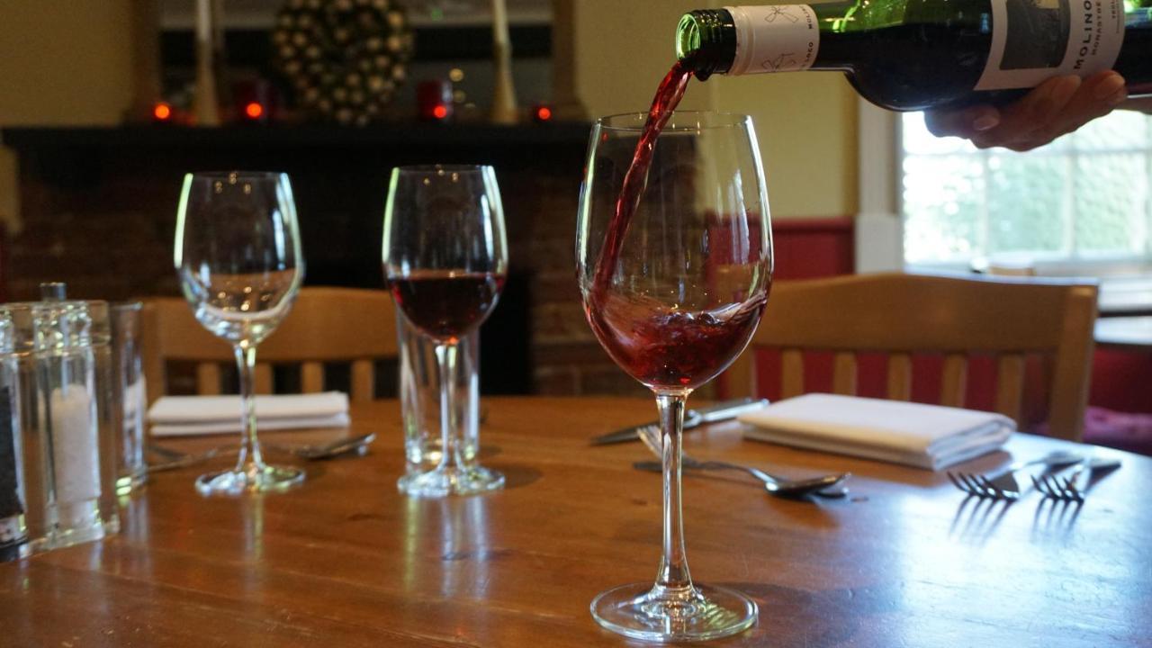 The Bull Hotel Maidstone/Sevenoaks Рутъм Екстериор снимка